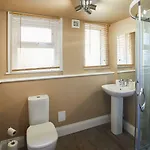 Host & - Havelock Place Уитби