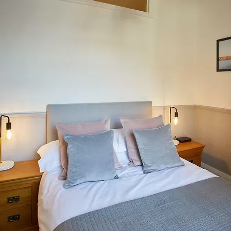 Host & - Havelock Place