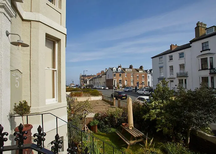 Host & - Havelock Place